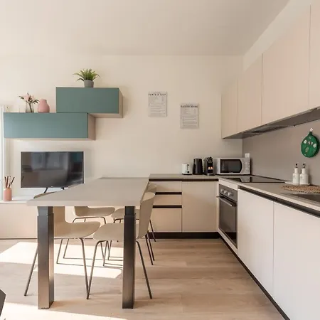 We - Santa Sofia House, Duomo Apartment Milan