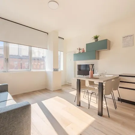 We - Santa Sofia House, Duomo Apartment Milan