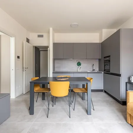 We - Santa Sofia House, Duomo Apartment Milan