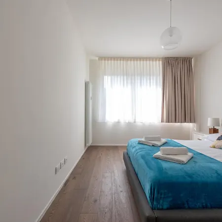 We - Santa Sofia House, Duomo Apartment Milan