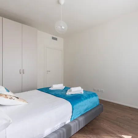We - Santa Sofia House, Duomo Apartment Milan