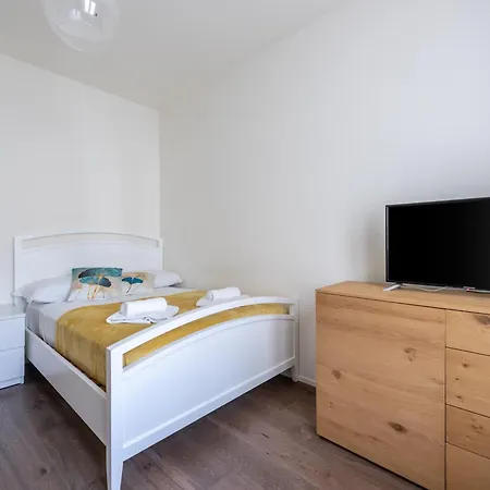 We - Santa Sofia House, Duomo Apartment *
